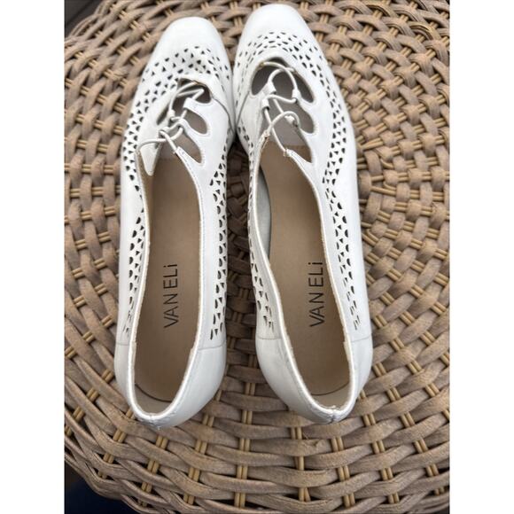 VANELI Slip-on Oxfords Womens 9 SS Narrow White Soft Leather Low Heels Cut Out - Picture 10 of 16